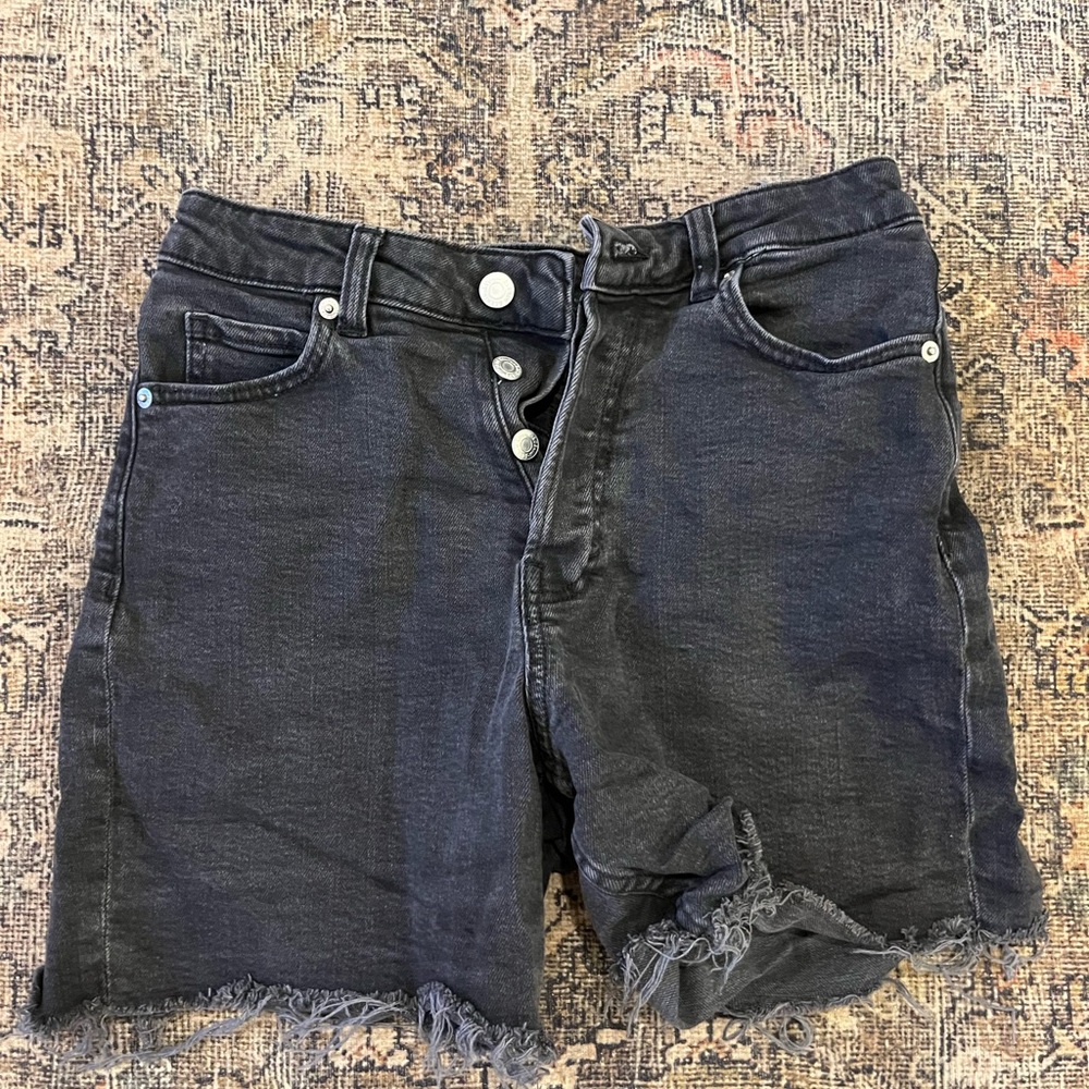 H&M high waisted 90’s cutoff shorts
